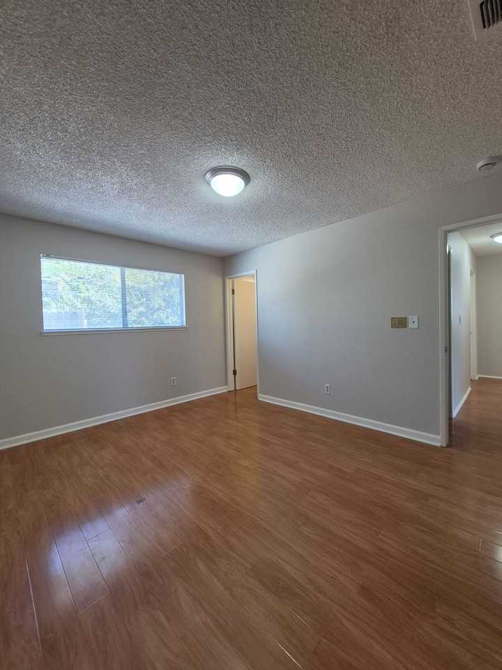 7520 Blackthorne Way - Photo 6 of 14