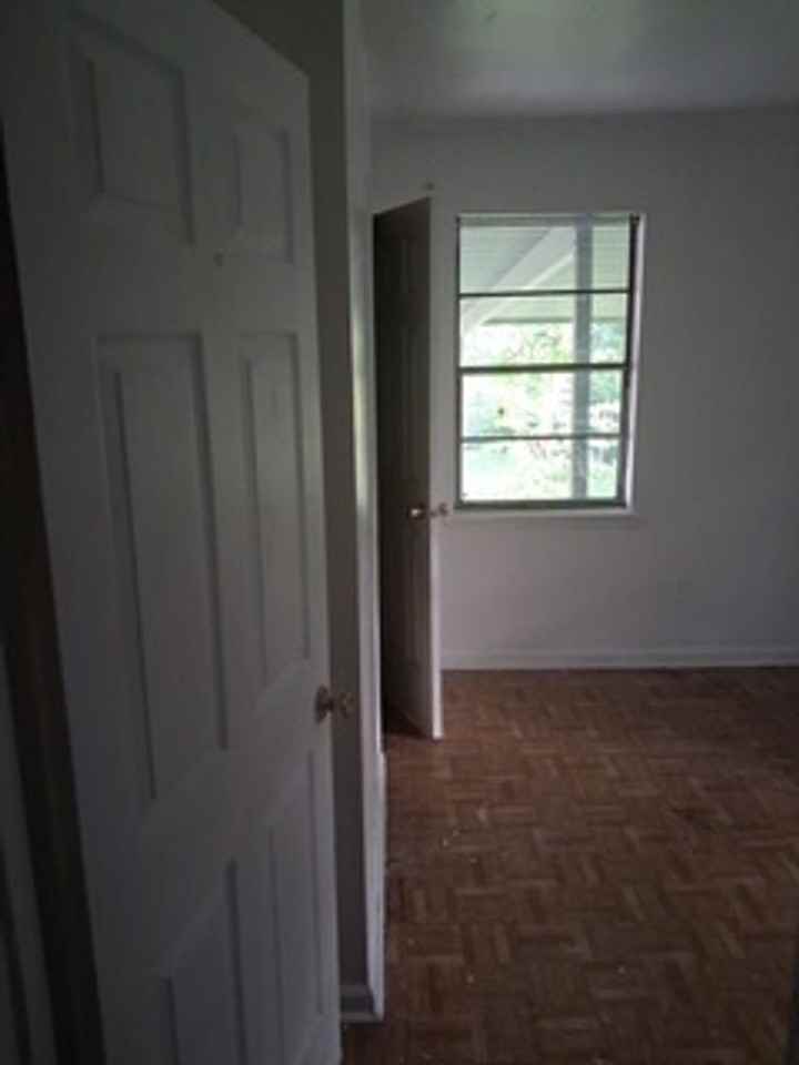 3083 Guernsey Ave - Photo 7 of 9