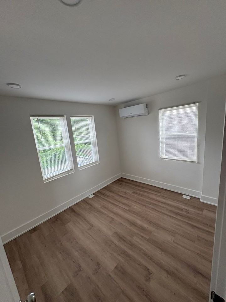 721 50th St Ne - Photo 4 of 21