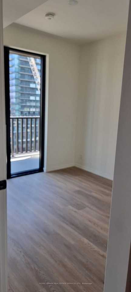 109 Erskine Avenue #1204 - Photo 7 of 9