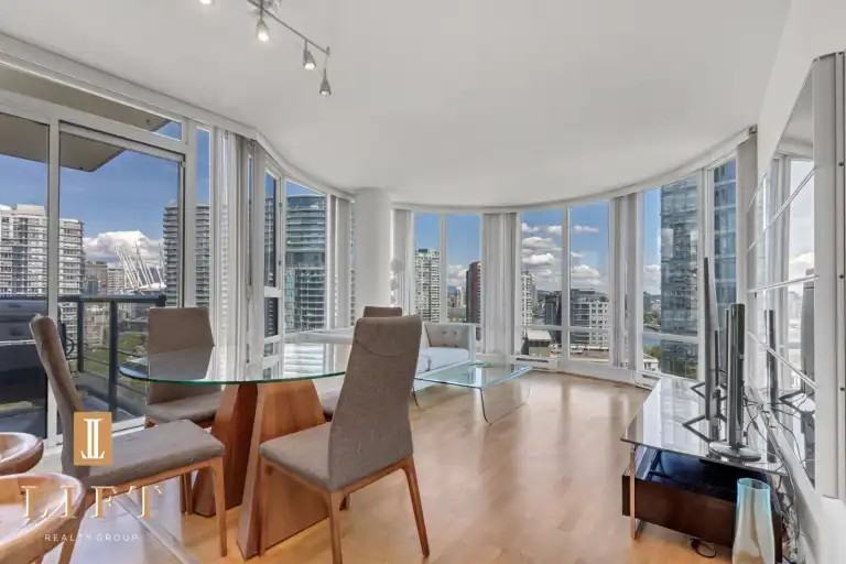 1067 Marinaside Cres #1907 - Photo 4 of 30