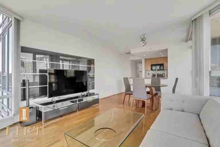 1067 Marinaside Cres #1907 - Photo 6 of 30