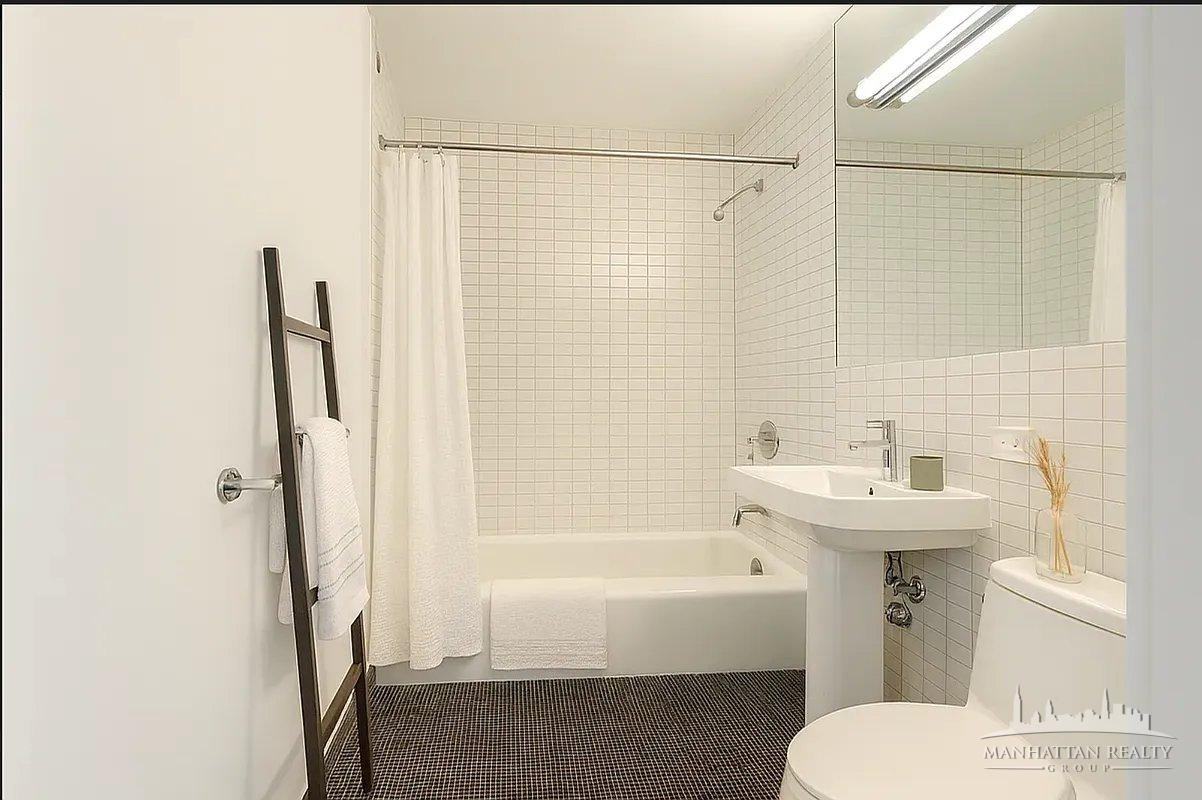 E 39th St #16 - Photo 5 of 8