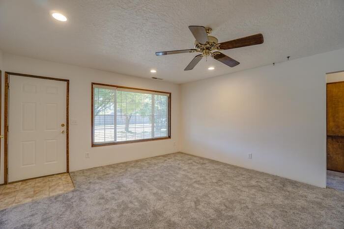 2225 34th Ave - Photo 6 of 35