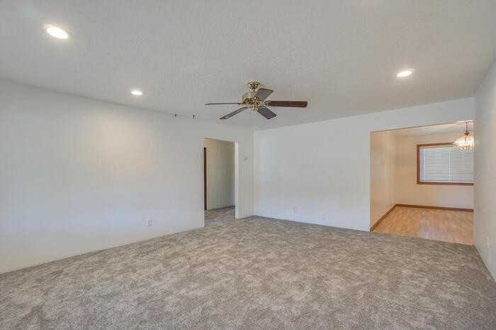 2225 34th Ave - Photo 7 of 35