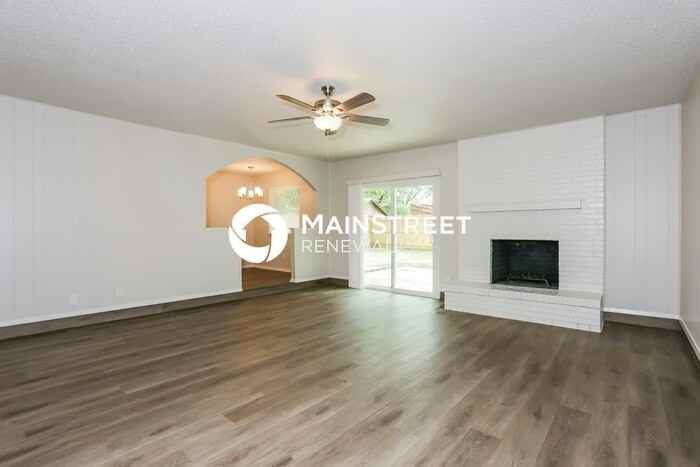 1818 Keathley Dr - Photo 2 of 18