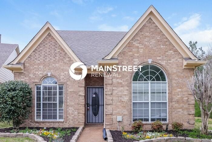 1266 Travers Ln