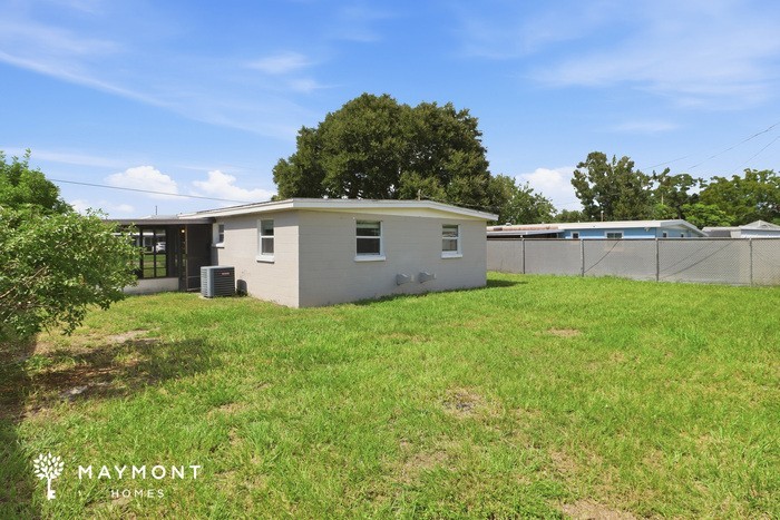 9073 Suncrest Blvd - Photo 4 of 15