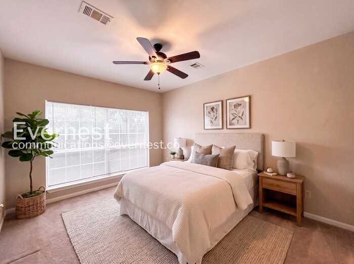 1302 Oakdale St - Photo 4 of 31