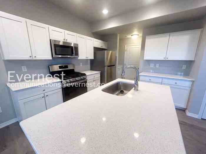 6331 Barr Pt - Photo 4 of 25