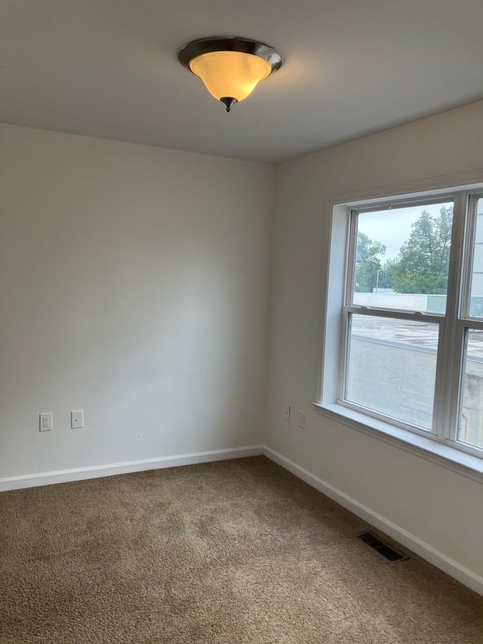 5299 Crowson Ave - Photo 4 of 12