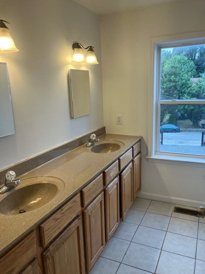 5299 Crowson Ave - Photo 6 of 12