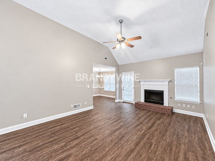 25 Lake Charles Way - Photo 4 of 29