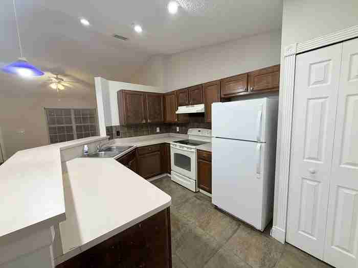 1365 18th St - Photo 4 of 12