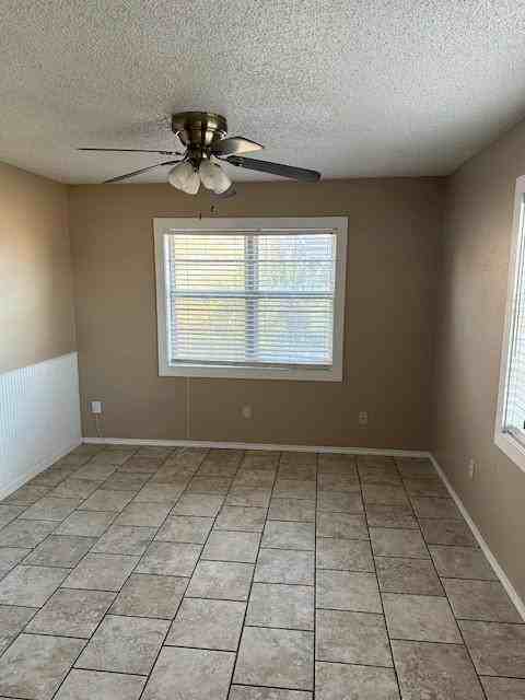 2410 Norwich Ave - Photo 3 of 12