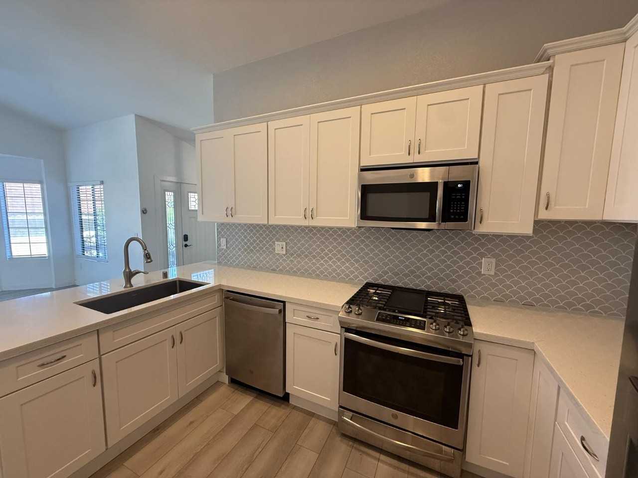 2503 Levante St - Photo 7 of 11