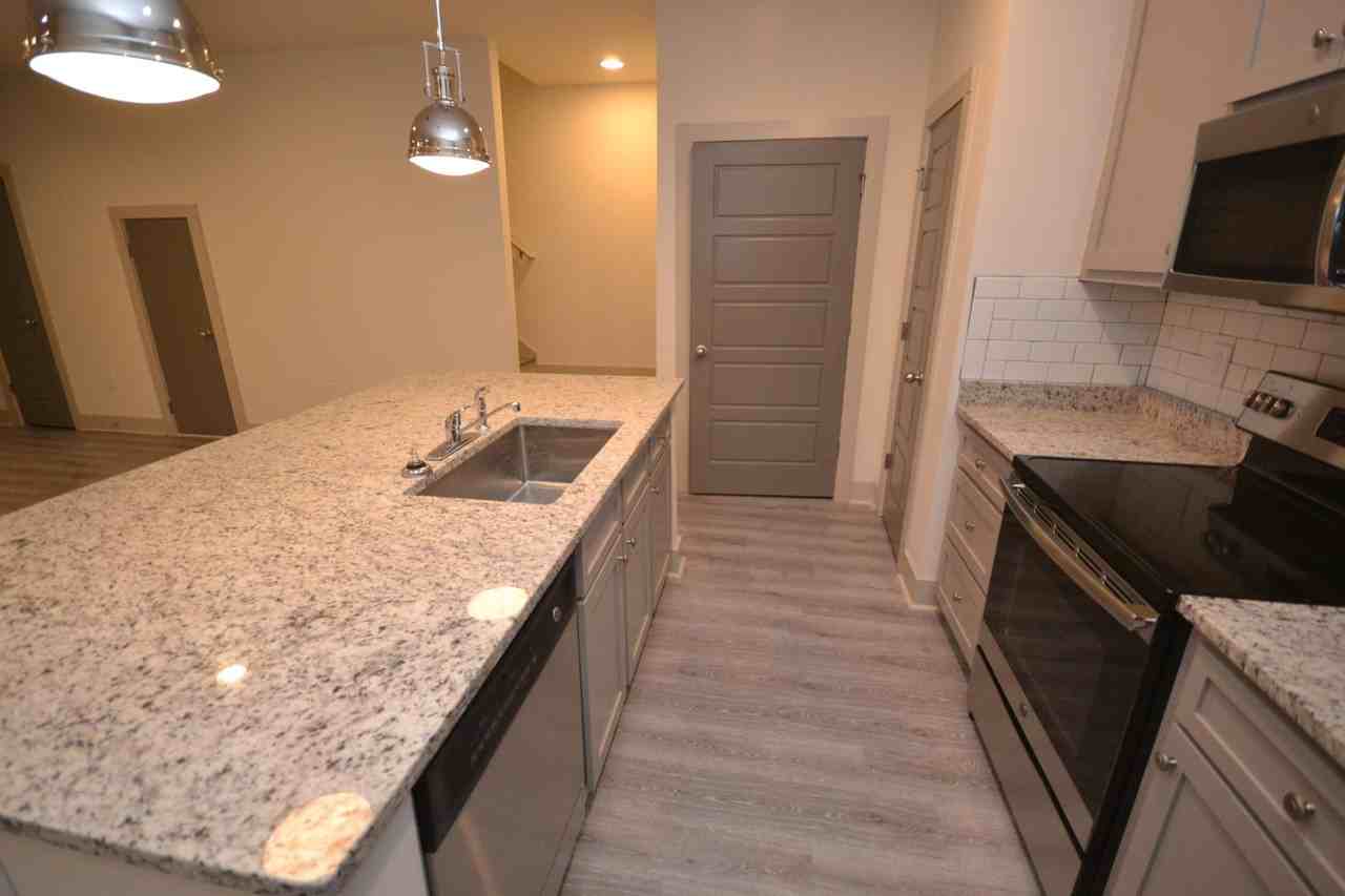 704-706 Maryland St - Photo 5 of 10