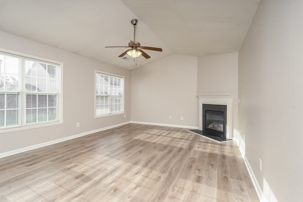 4031 Village Park Ct - Photo 4 of 16