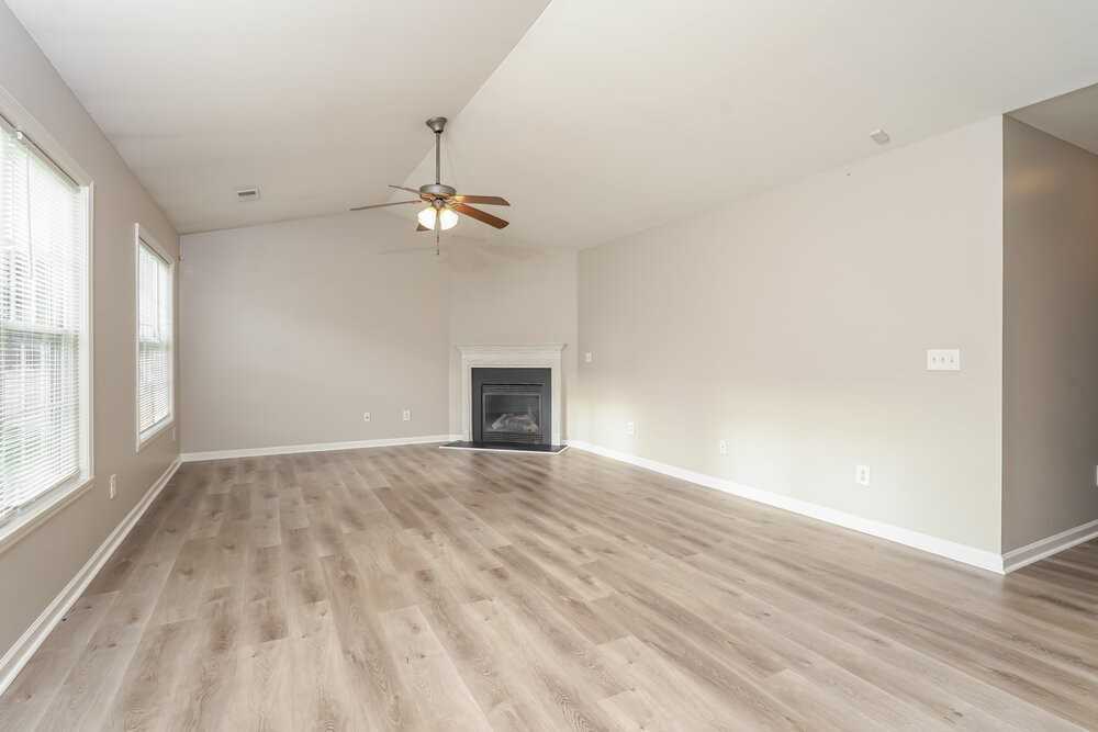 4031 Village Park Ct - Photo 5 of 16