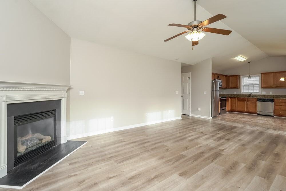 4031 Village Park Ct - Photo 6 of 16