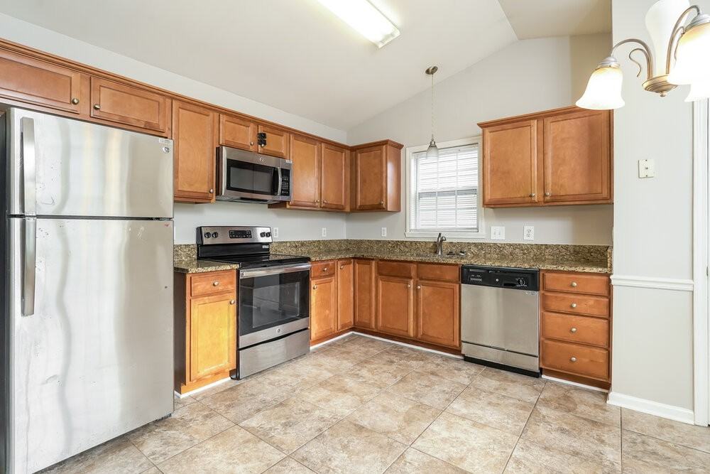 4031 Village Park Ct - Photo 7 of 16