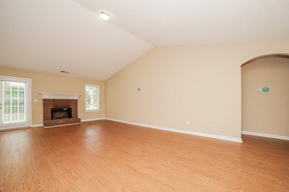 820 Brandon Dr - Photo 3 of 16