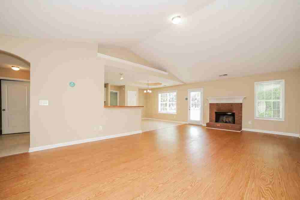 820 Brandon Dr - Photo 4 of 16