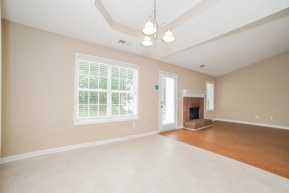 820 Brandon Dr - Photo 5 of 16