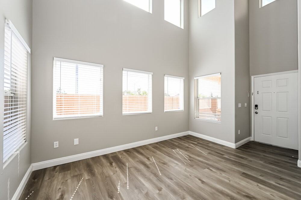 4928 Tioga Pass Ave - Photo 5 of 17