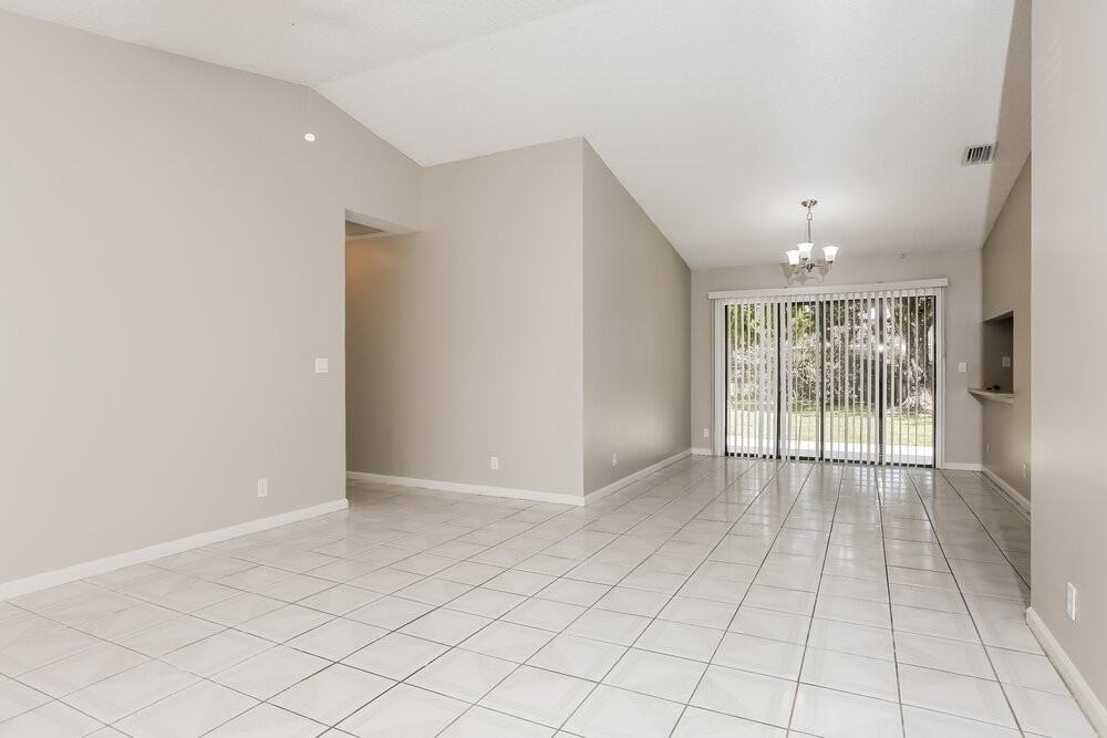 342 La Mancha Ave - Photo 4 of 16