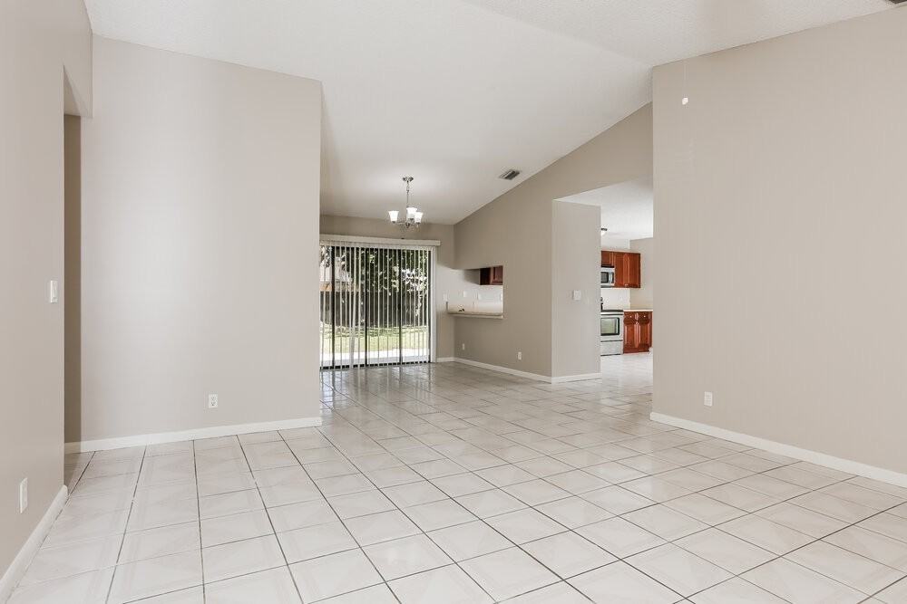 342 La Mancha Ave - Photo 5 of 16