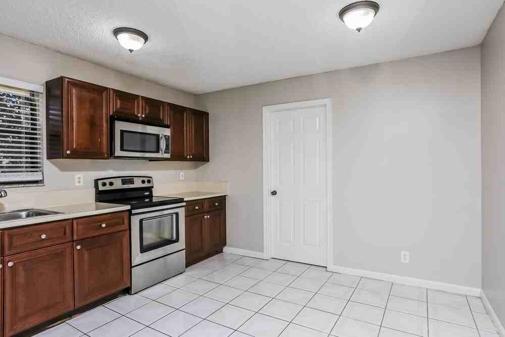 342 La Mancha Ave - Photo 7 of 16