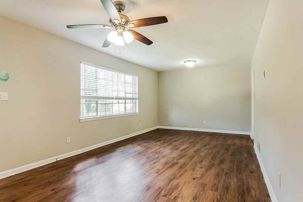 418 20th Ave Ne - Photo 5 of 18