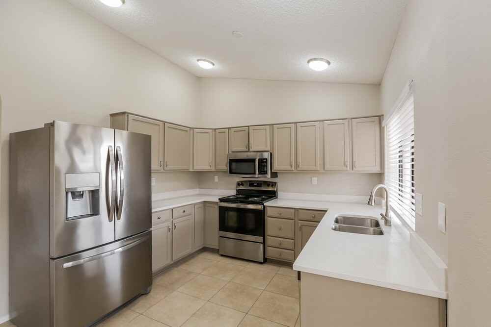7709 W Redfield Rd - Photo 7 of 16