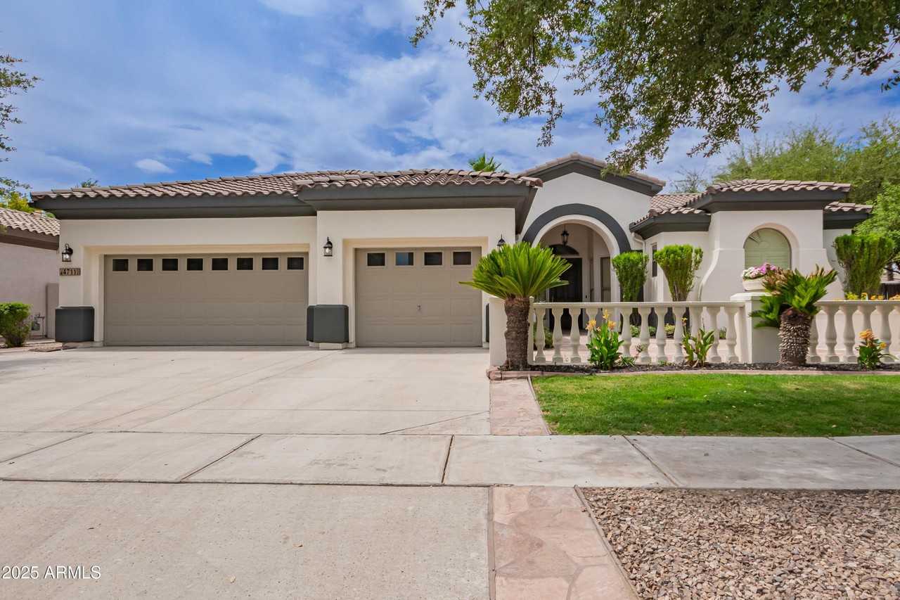 4711 E Buckboard Ct - Photo 3 of 50