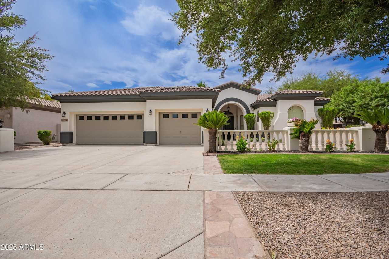 4711 E Buckboard Ct - Photo 4 of 50