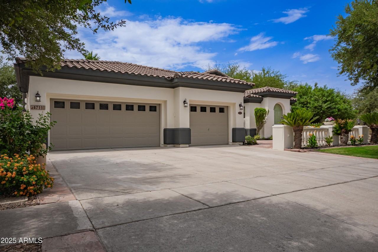 4711 E Buckboard Ct - Photo 6 of 50