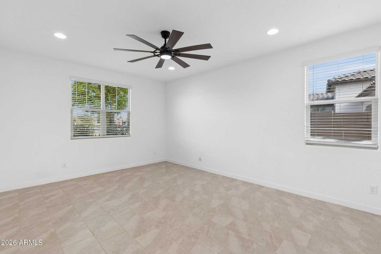 519 S Avocet St - Photo 7 of 50