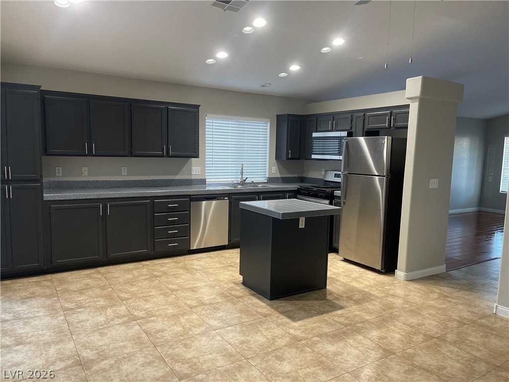 4805 White Aspen Ave - Photo 5 of 31