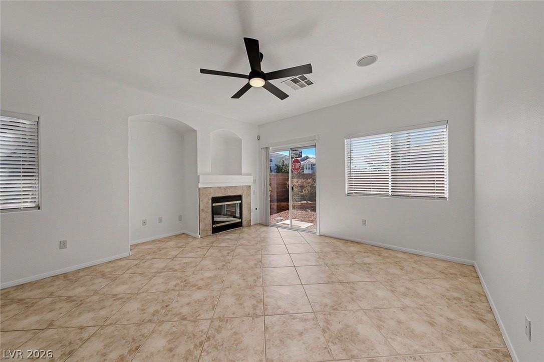 259 Queens Ct - Photo 4 of 29