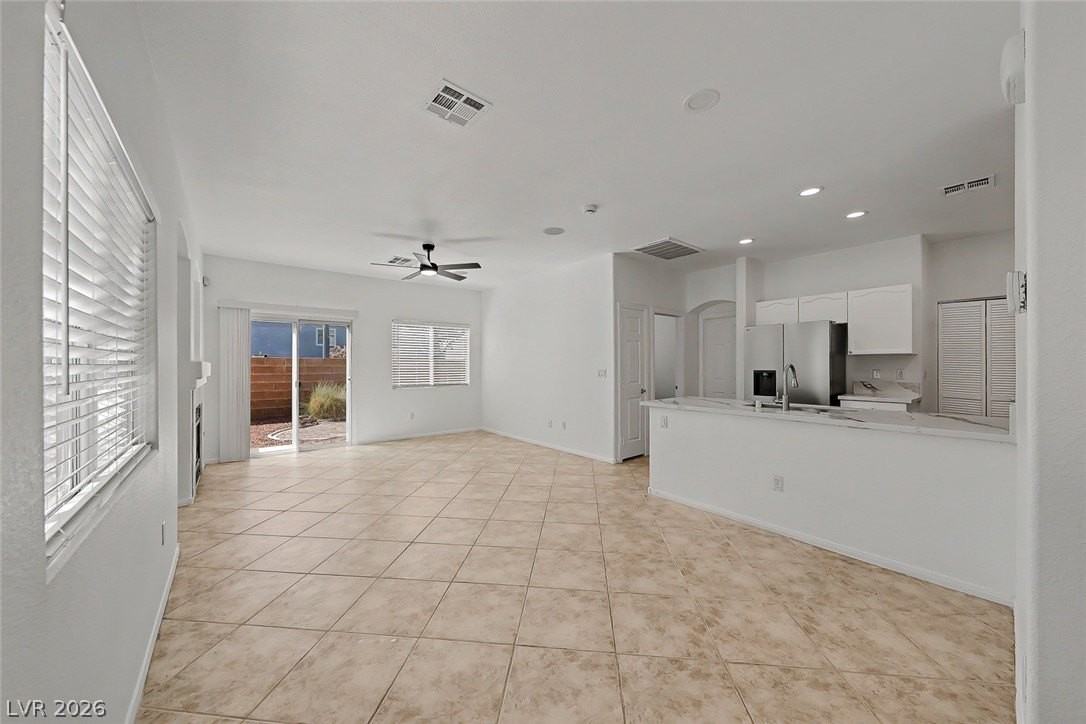 259 Queens Ct - Photo 7 of 29