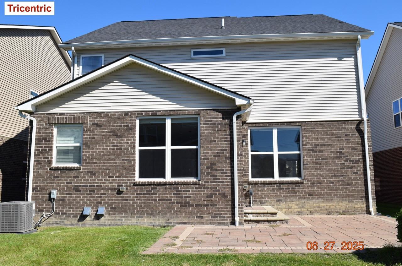 49577 Shoreline Dr - Photo 2 of 21