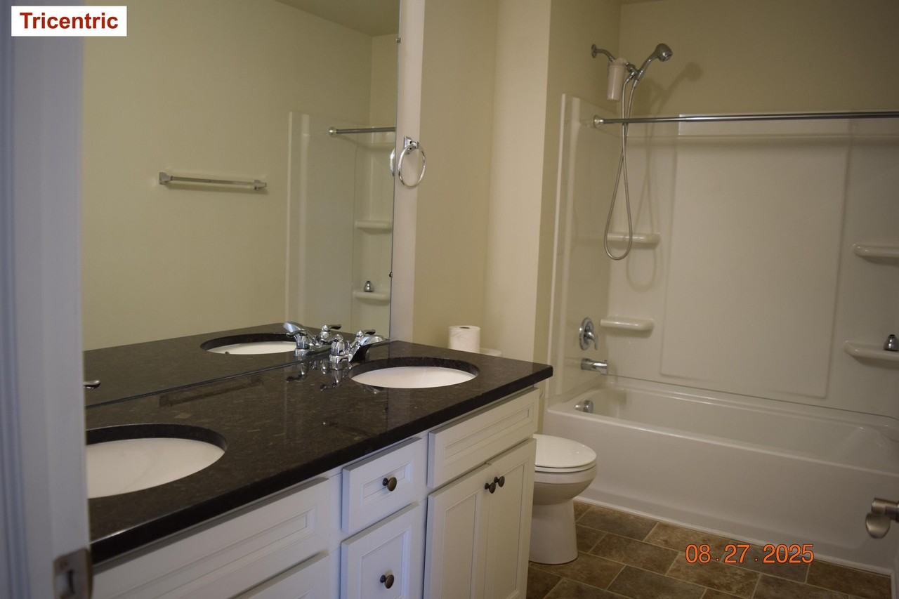 49577 Shoreline Dr - Photo 3 of 21
