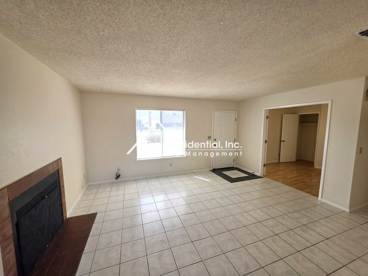 113 Prairie Cir - Photo 3 of 16