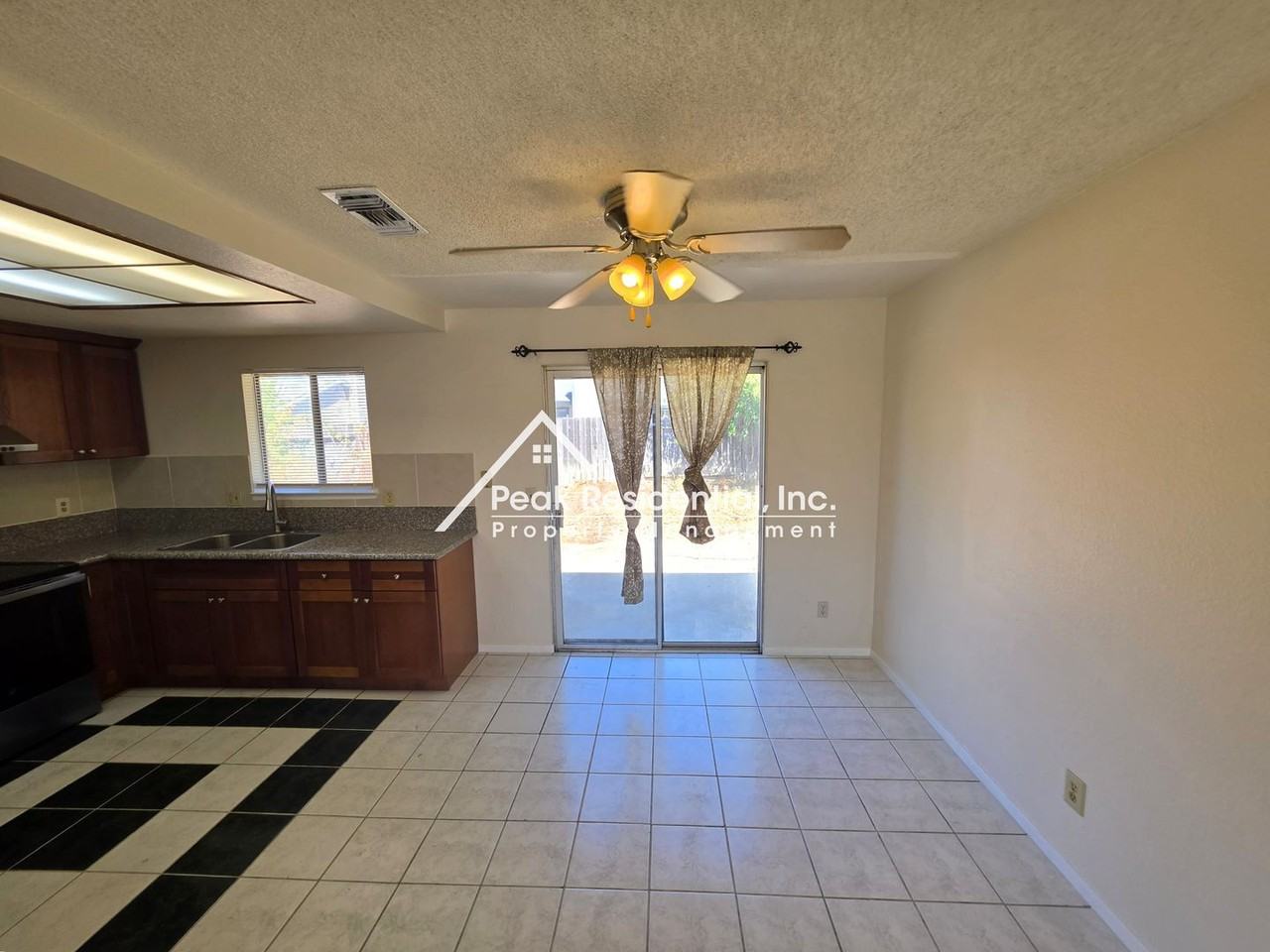113 Prairie Cir - Photo 4 of 16