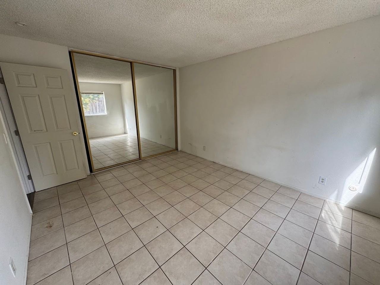 7337 Sakura Ct - Photo 3 of 10