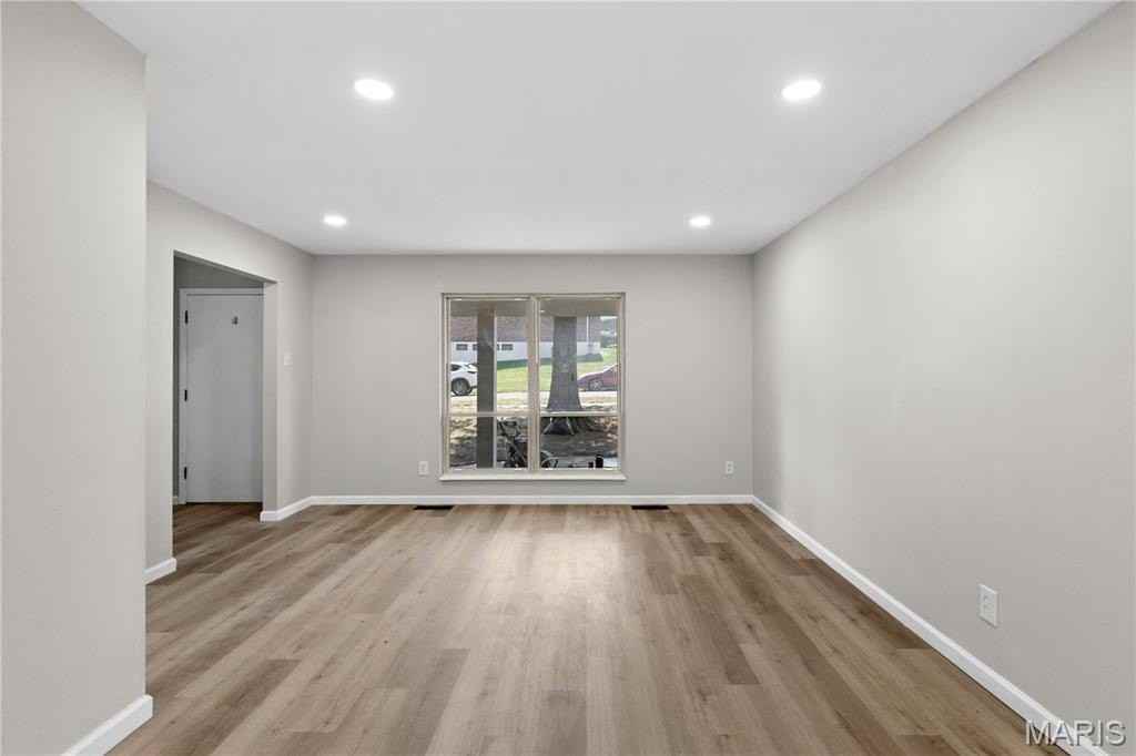 3705 Seville Dr - Photo 4 of 29