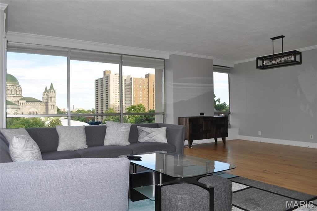4501 Lindell Blvd #4B - Photo 3 of 16