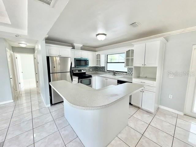 1084 Shepherd Ave - Photo 3 of 16