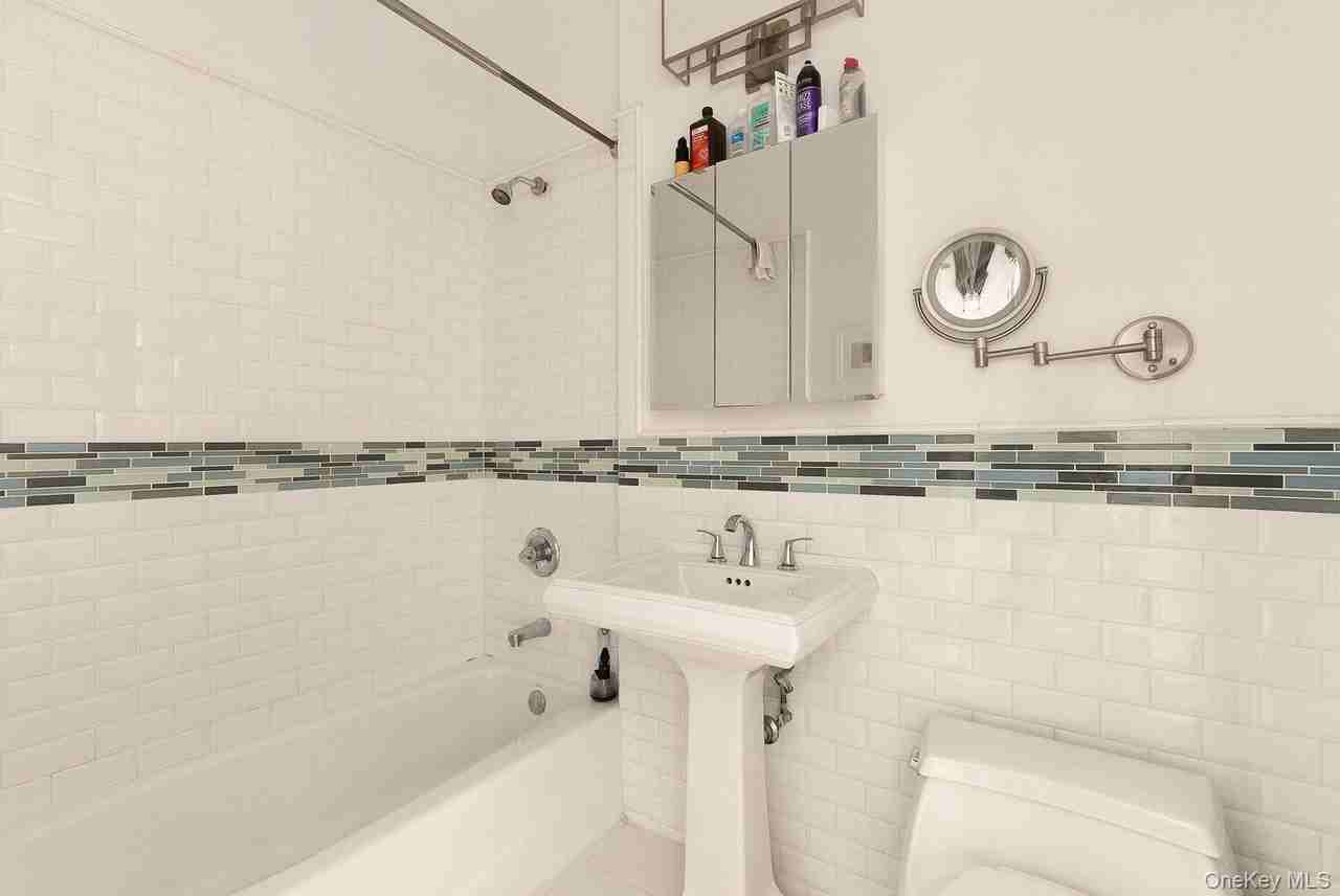141 W 123rd St #2 - Photo 3 of 7